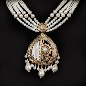 Golden Whisper Jewellery Set